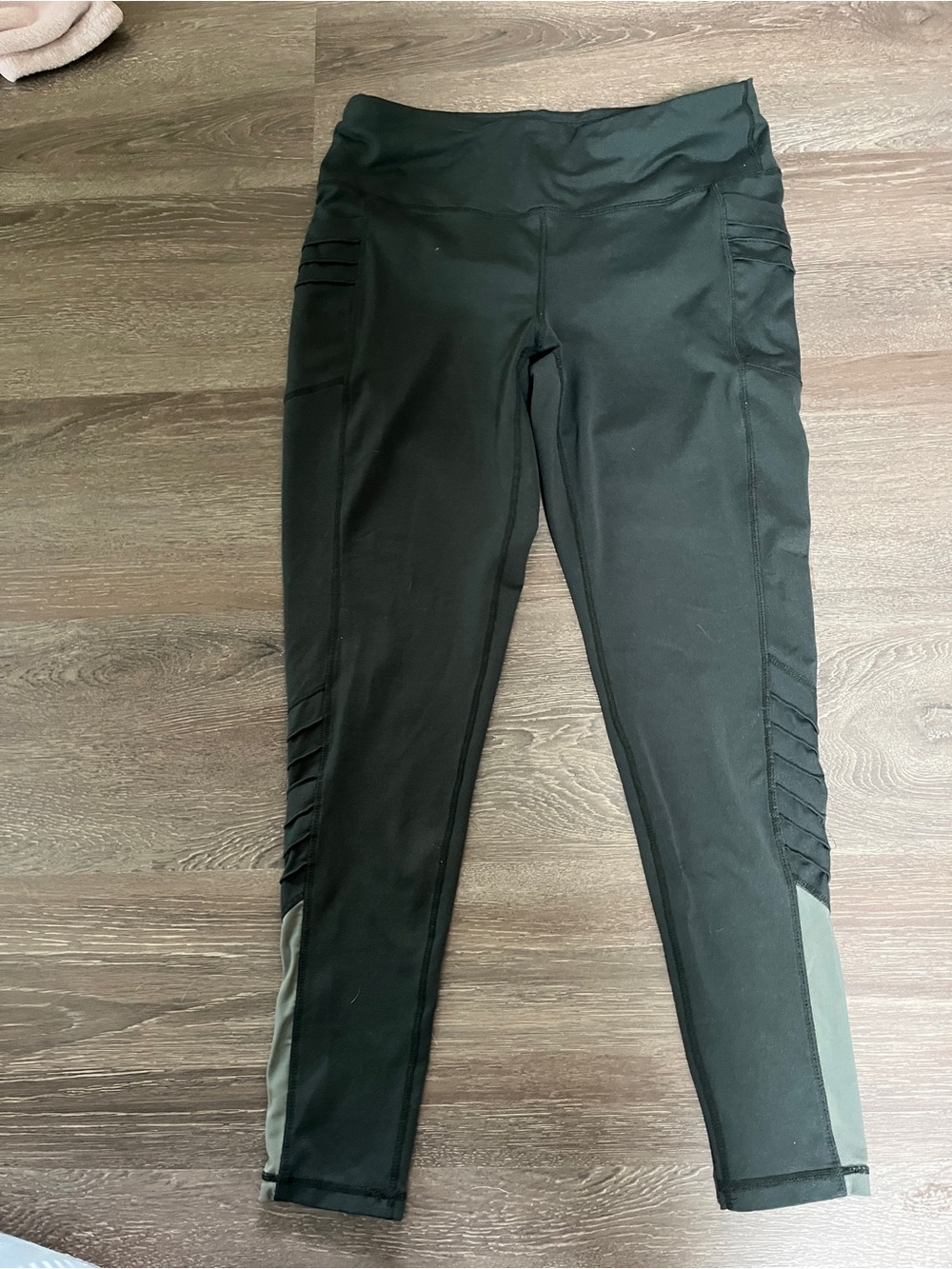 Tangerine green Leggings with Gray Side Panels